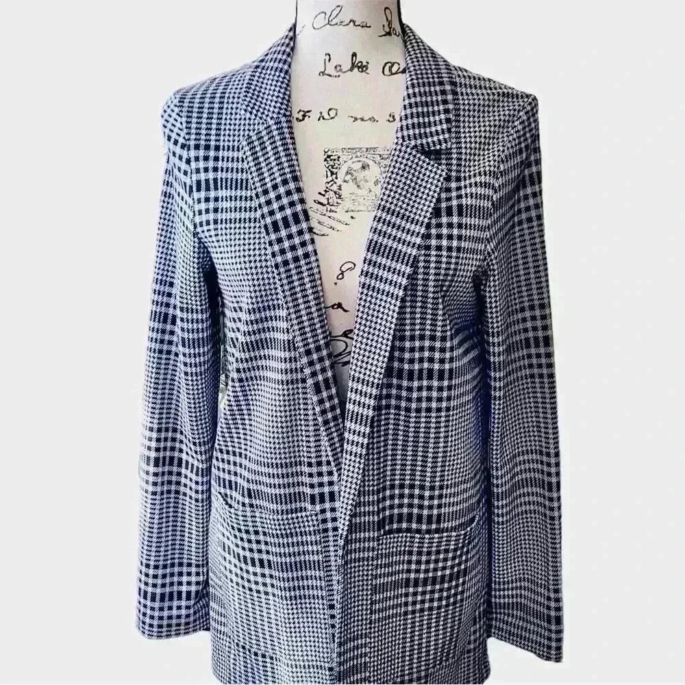 Divided H&M White& Black Classic Plaid blazer jacket size XS Viscose blend Soft